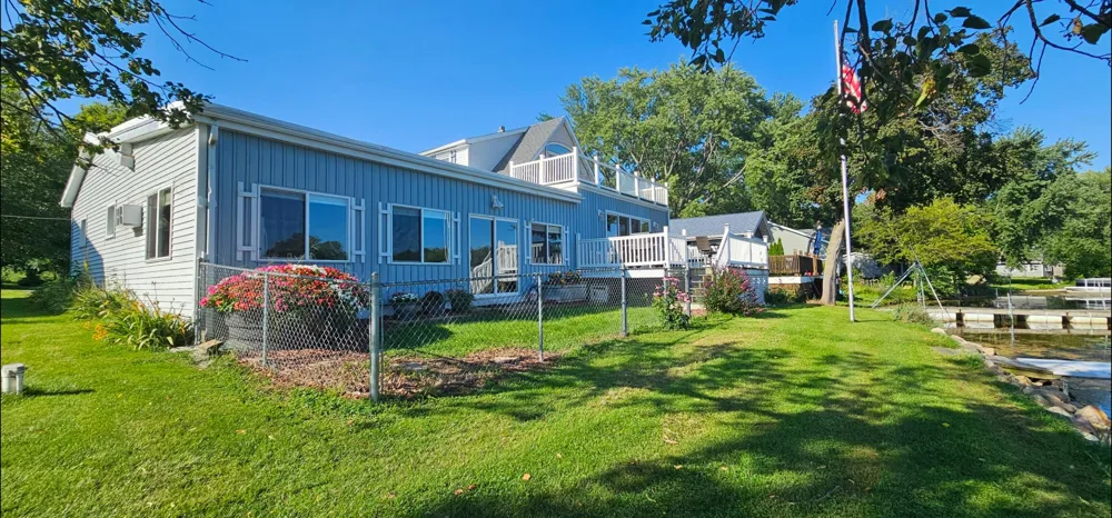 227 Lakeview Drive Walkerton, IN 46574
