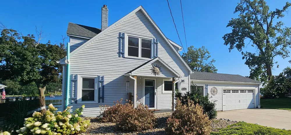 227 Lakeview Drive Walkerton, IN 46574