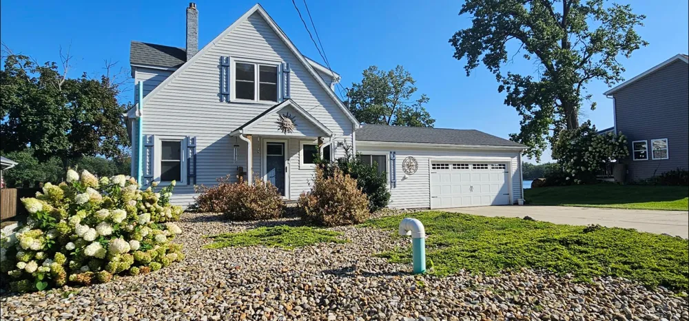227 Lakeview Drive Walkerton, IN 46574