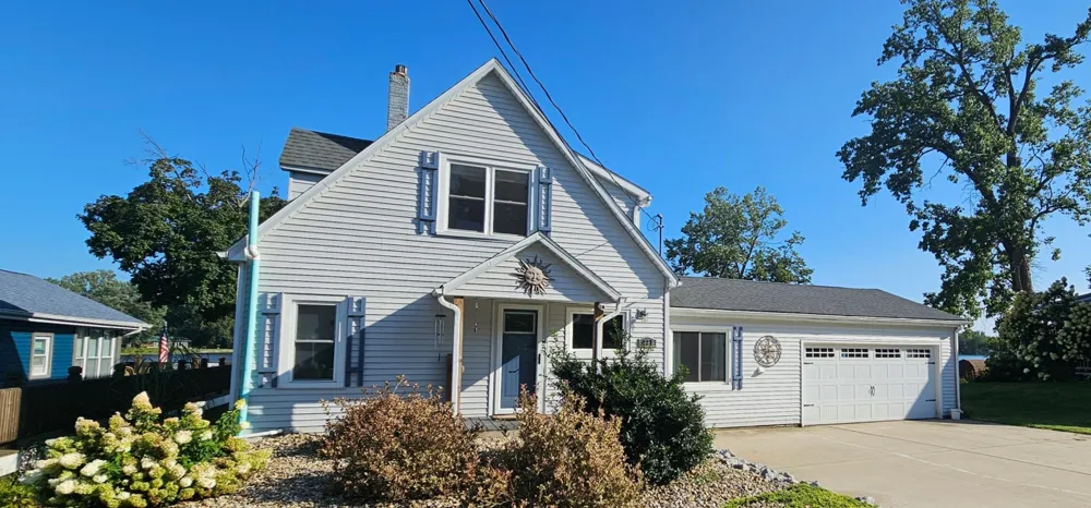 227 Lakeview Drive Walkerton, IN 46574