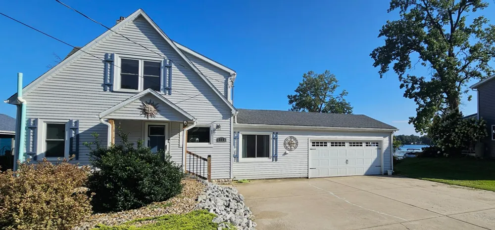227 Lakeview Drive Walkerton, IN 46574