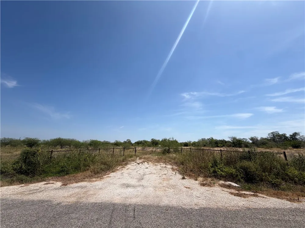 3826 CR 189 Karnes City, TX 78118