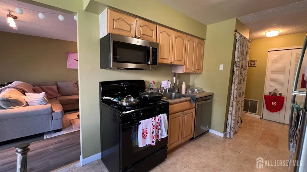 1210 Edison Glen Terrace Edison, NJ 08837