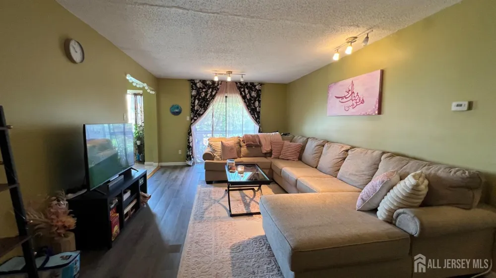 1210 Edison Glen Terrace Edison, NJ 08837