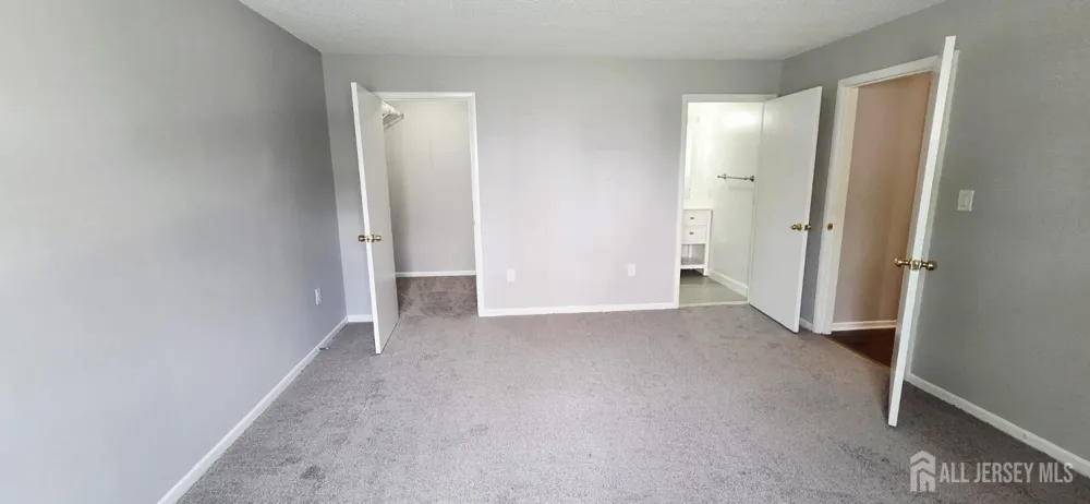8207 Tamarron Drive Plainsboro, NJ 08536
