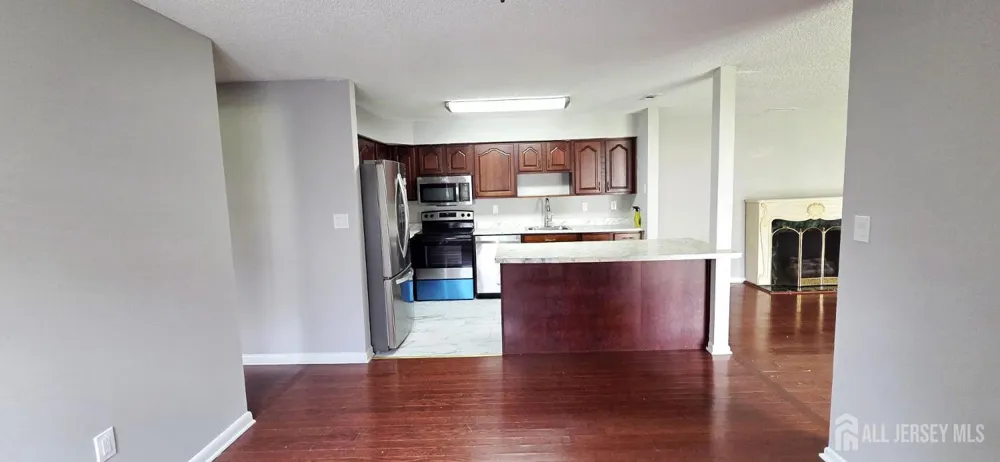 8207 Tamarron Drive Plainsboro, NJ 08536