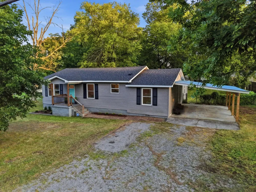 711 W James Avenue Rossville, GA 30741