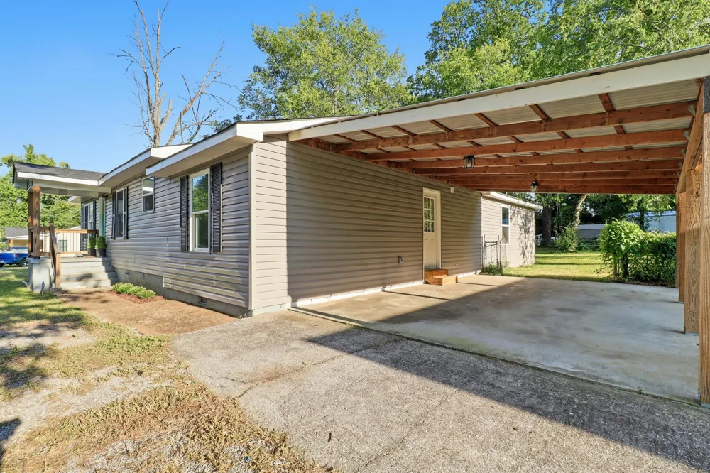 711 W James Avenue Rossville, GA 30741