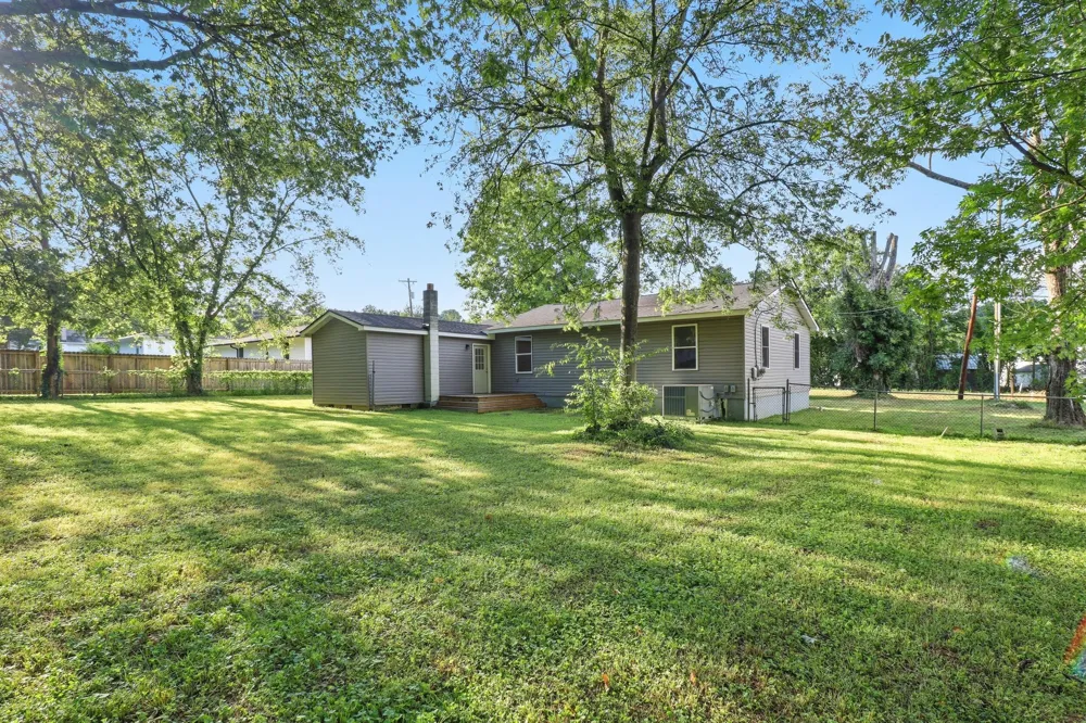 711 W James Avenue Rossville, GA 30741