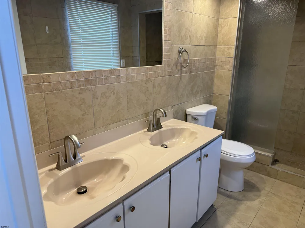 33 Lighthouse Dr Brigantine, NJ 08203