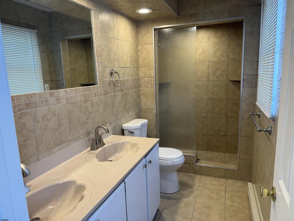 33 Lighthouse Dr Brigantine, NJ 08203