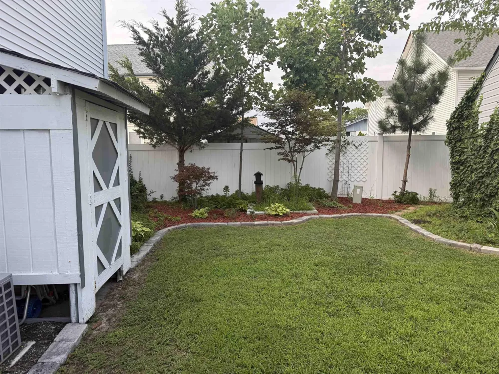 33 Lighthouse Dr Brigantine, NJ 08203