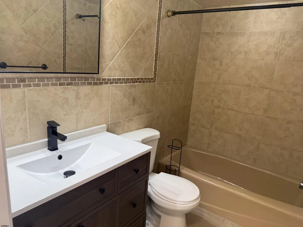 33 Lighthouse Dr Brigantine, NJ 08203