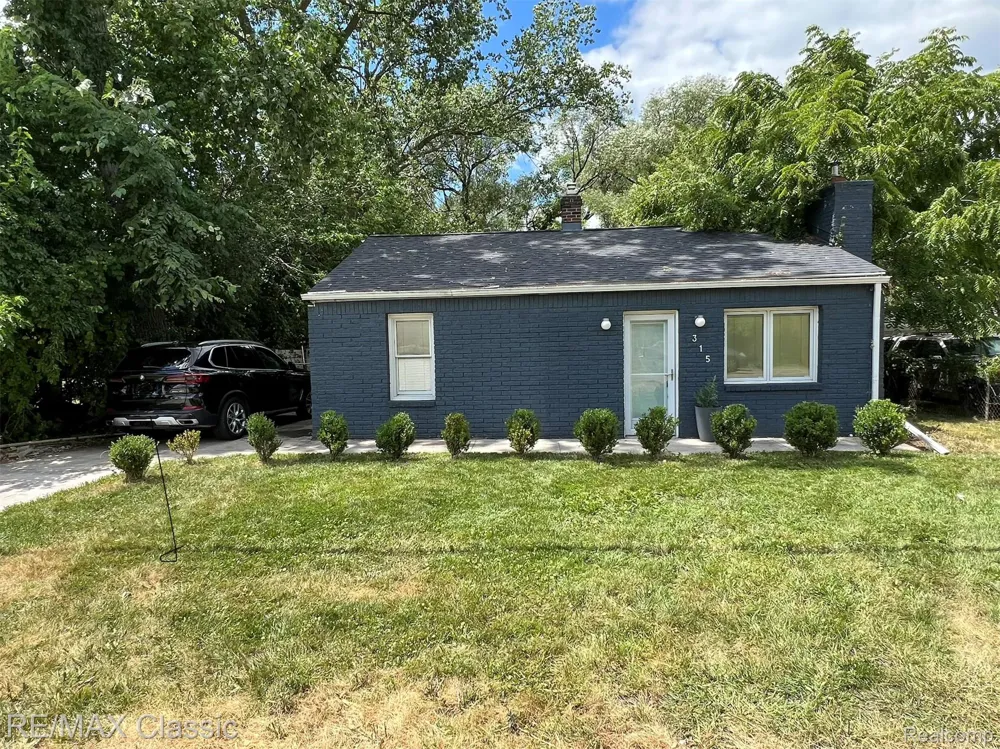 315 Common Street Walled Lake City, MI 48390