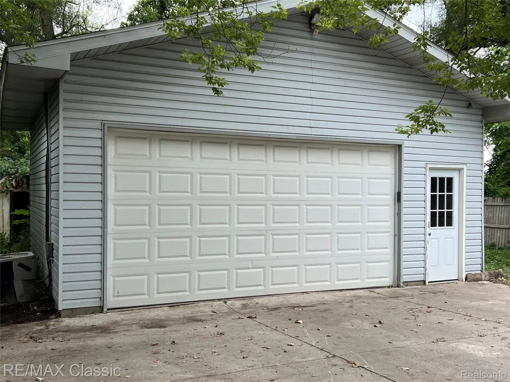 315 Common Street Walled Lake City, MI 48390