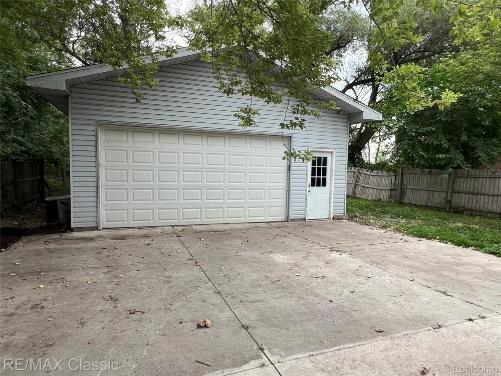 315 Common Street Walled Lake City, MI 48390
