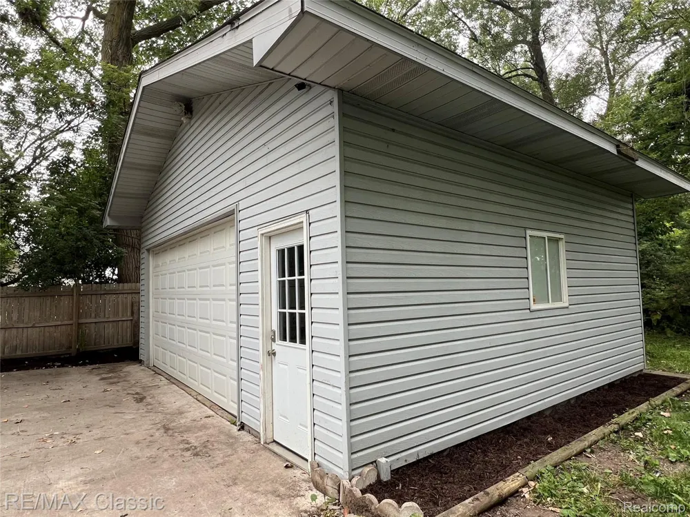 315 Common Street Walled Lake City, MI 48390