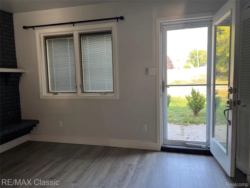 315 Common Street Walled Lake City, MI 48390