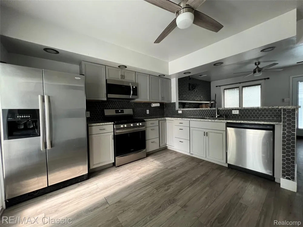 315 Common Street Walled Lake City, MI 48390