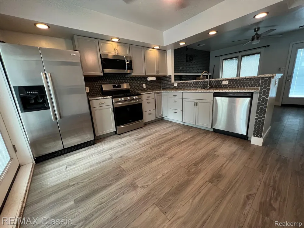 315 Common Street Walled Lake City, MI 48390