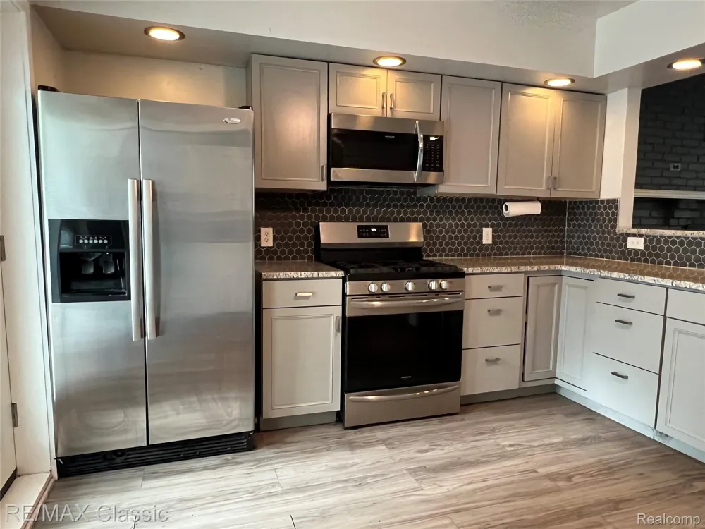 315 Common Street Walled Lake City, MI 48390