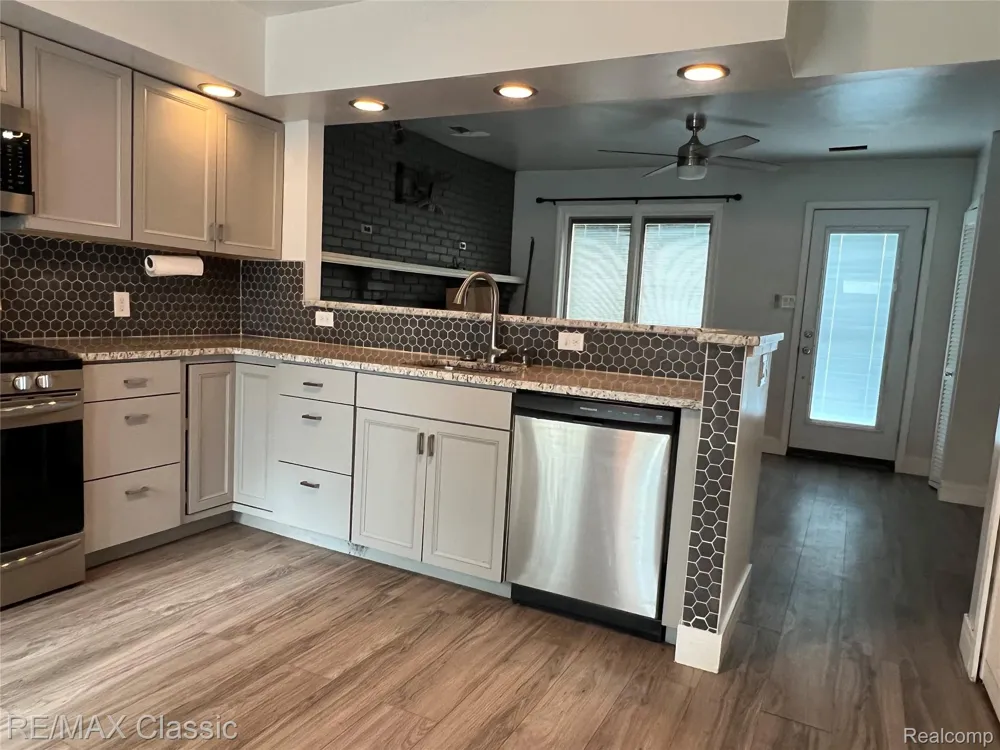 315 Common Street Walled Lake City, MI 48390