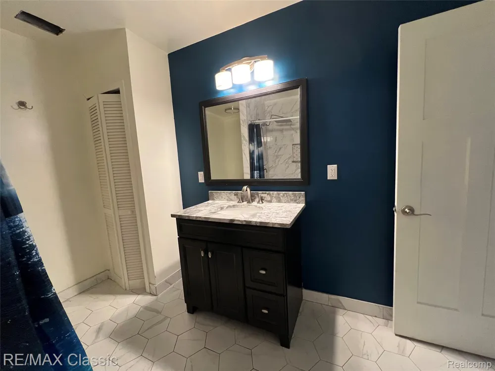 315 Common Street Walled Lake City, MI 48390