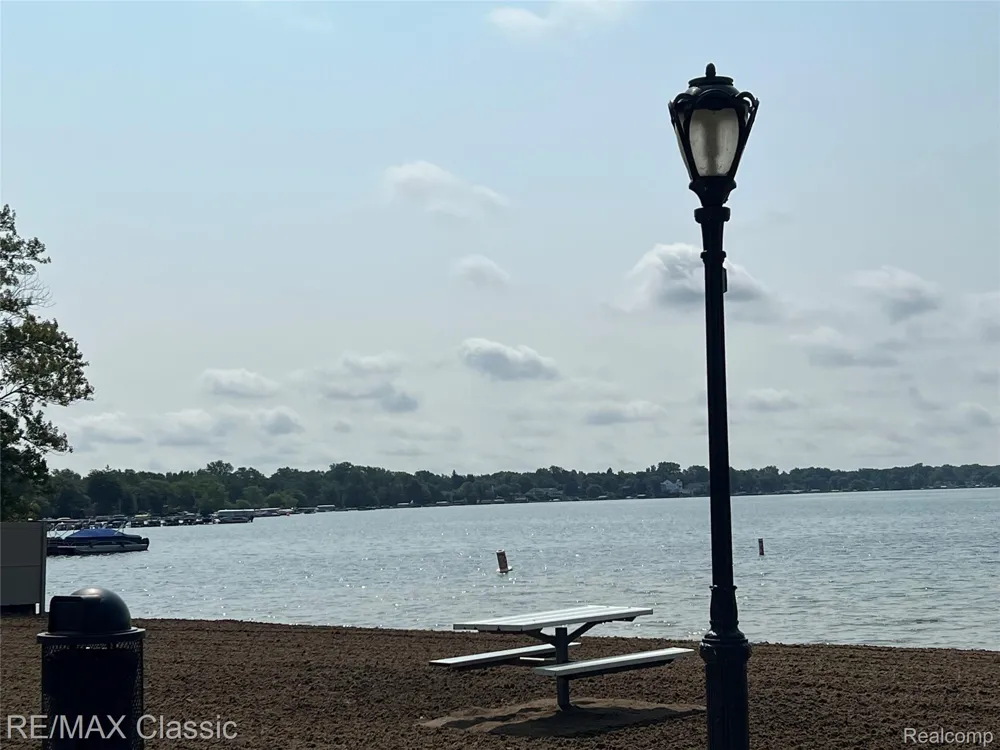 315 Common Street Walled Lake City, MI 48390