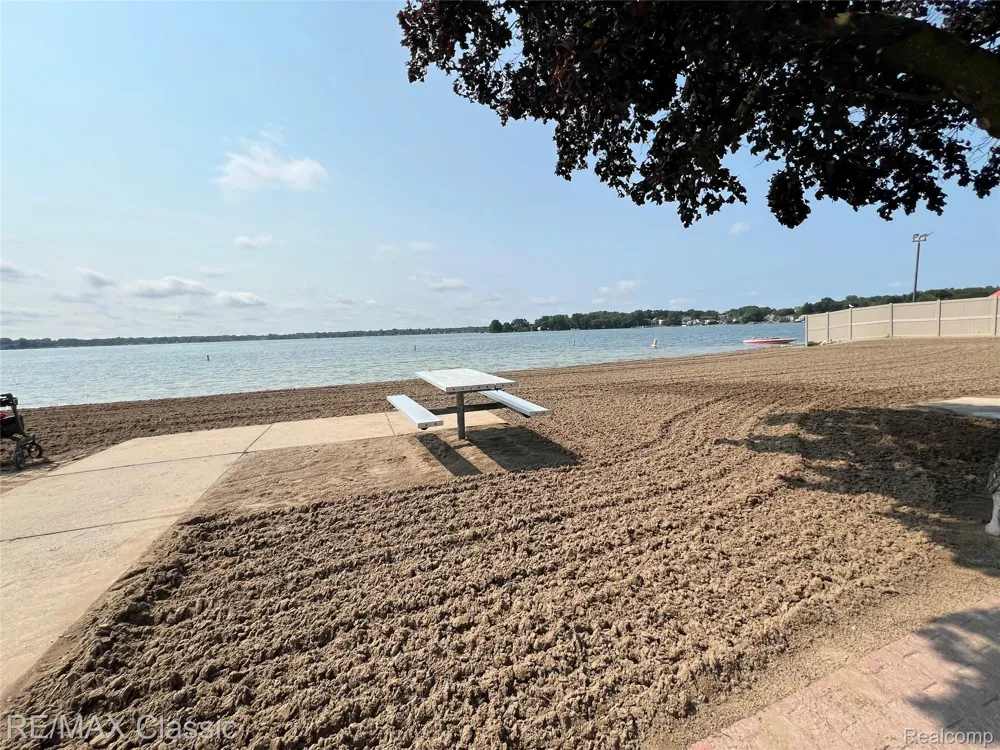 315 Common Street Walled Lake City, MI 48390