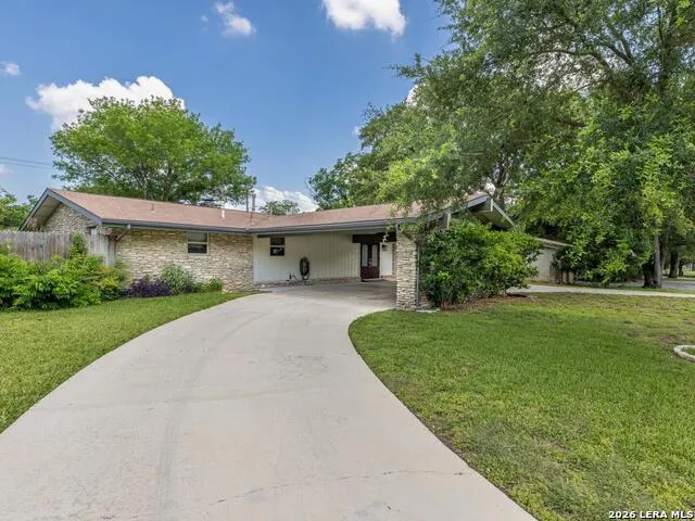8722 Midcrown Windcrest, TX 78239
