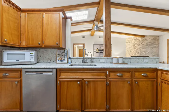 8722 Midcrown Windcrest, TX 78239