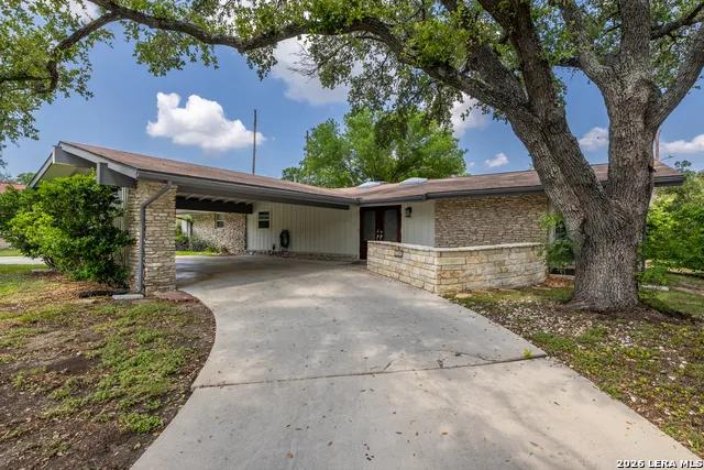 8722 Midcrown Windcrest, TX 78239