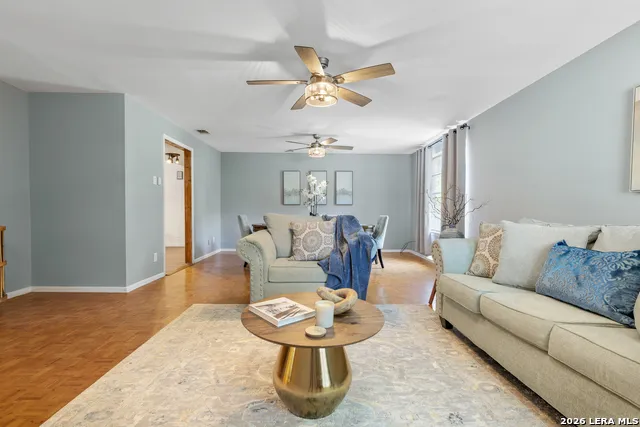8722 Midcrown Windcrest, TX 78239
