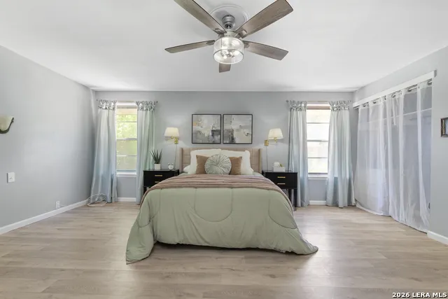 8722 Midcrown Windcrest, TX 78239