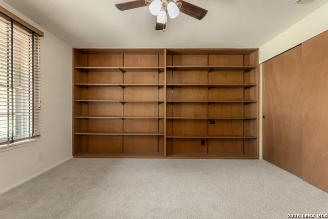 8722 Midcrown Windcrest, TX 78239