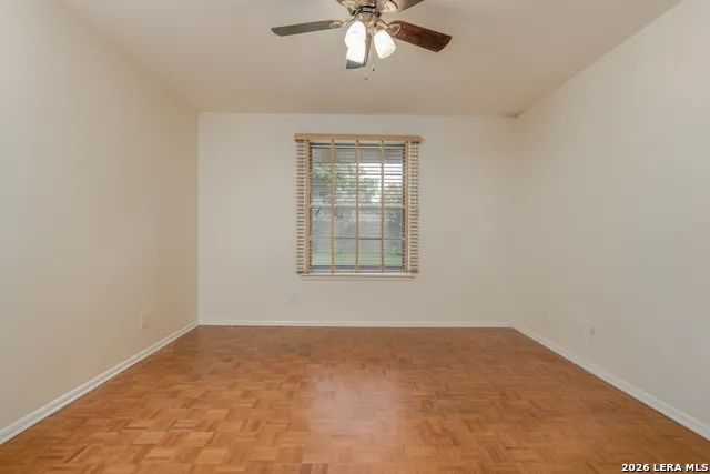 8722 Midcrown Windcrest, TX 78239