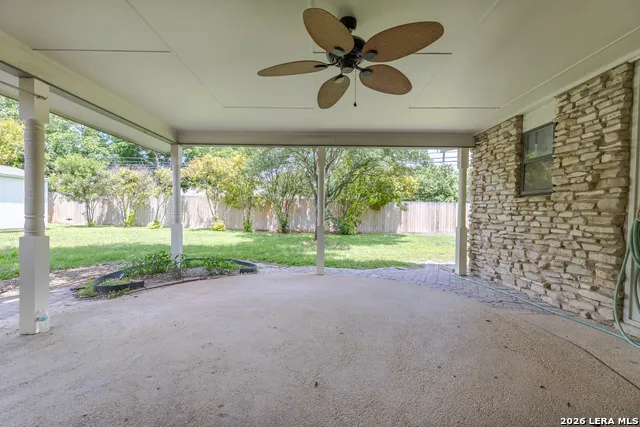 8722 Midcrown Windcrest, TX 78239