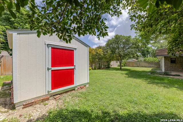 8722 Midcrown Windcrest, TX 78239