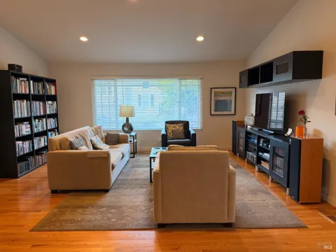 40 Plata Court