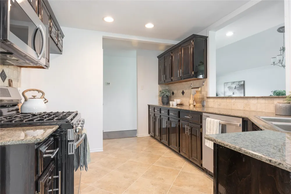 1734 Sterling Lane Lewisville, TX 75067