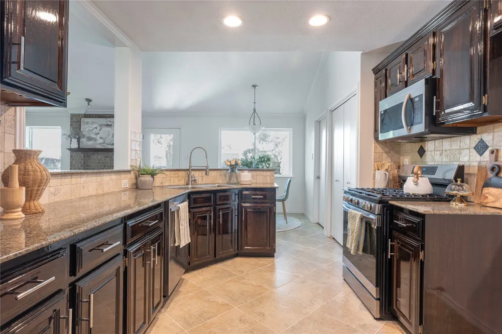 1734 Sterling Lane Lewisville, TX 75067
