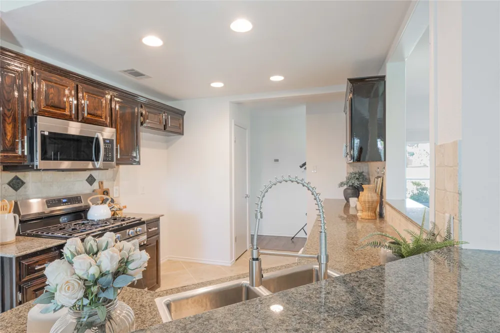 1734 Sterling Lane Lewisville, TX 75067