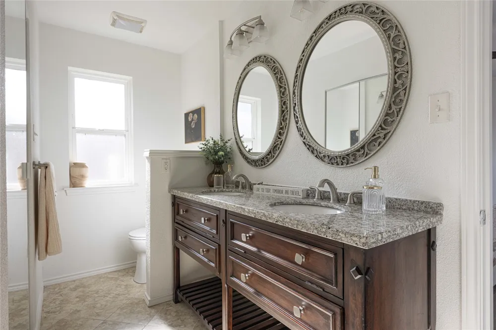 1734 Sterling Lane Lewisville, TX 75067