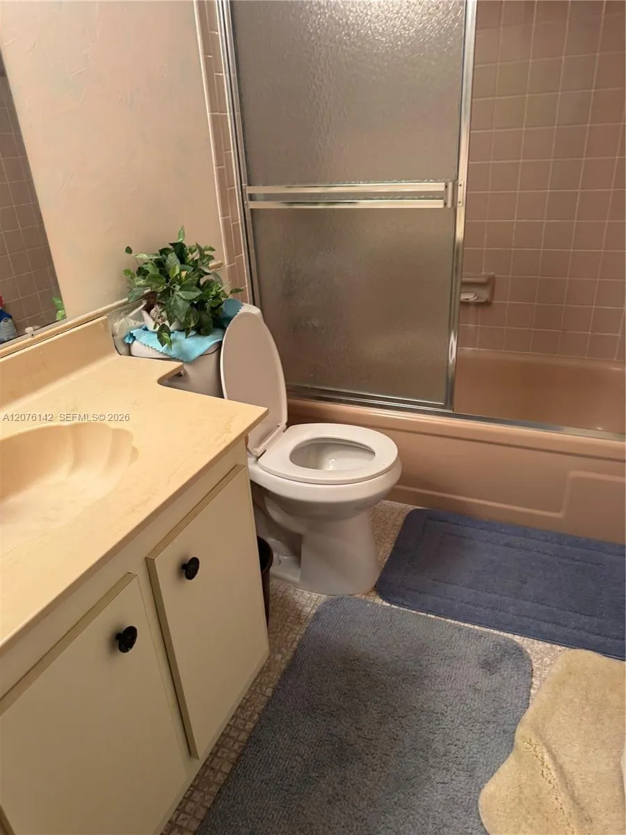 7640 NW 18th St #104 Margate, FL 33063