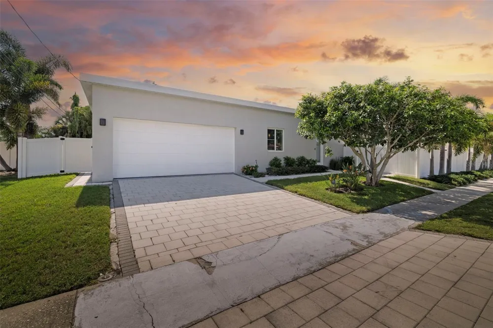 4524 RIVERWOOD AVENUE Sarasota, FL 34231