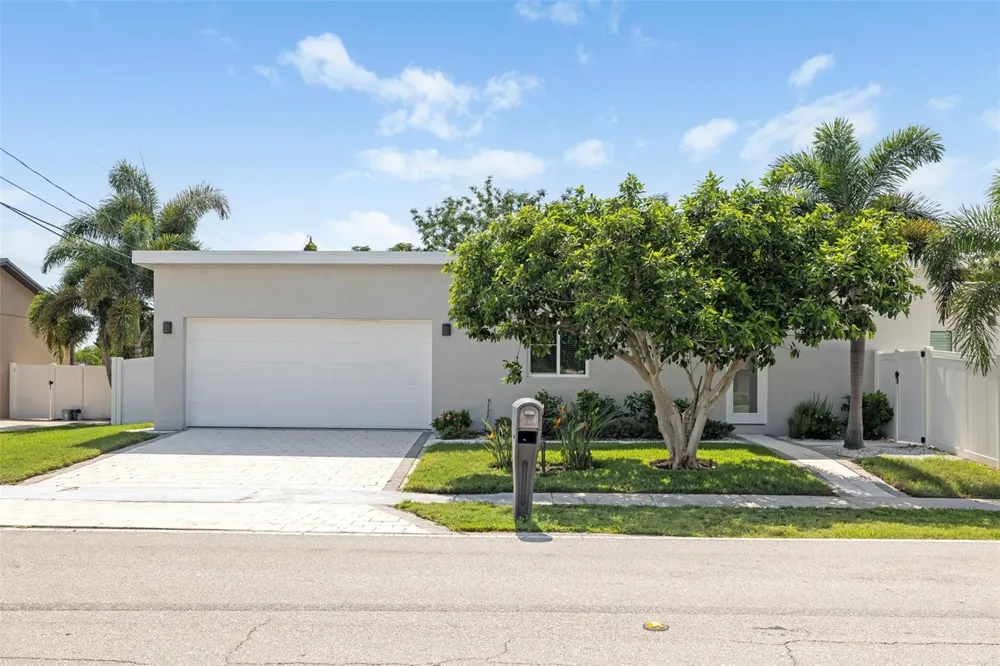 4524 RIVERWOOD AVENUE Sarasota, FL 34231