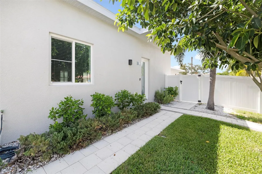 4524 RIVERWOOD AVENUE Sarasota, FL 34231