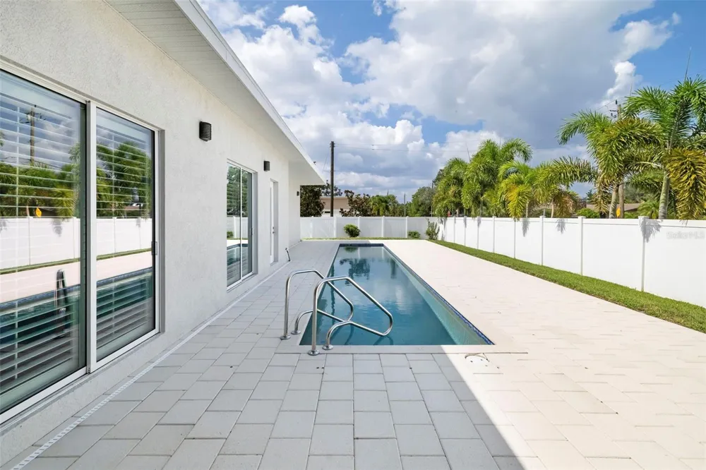 4524 RIVERWOOD AVENUE Sarasota, FL 34231
