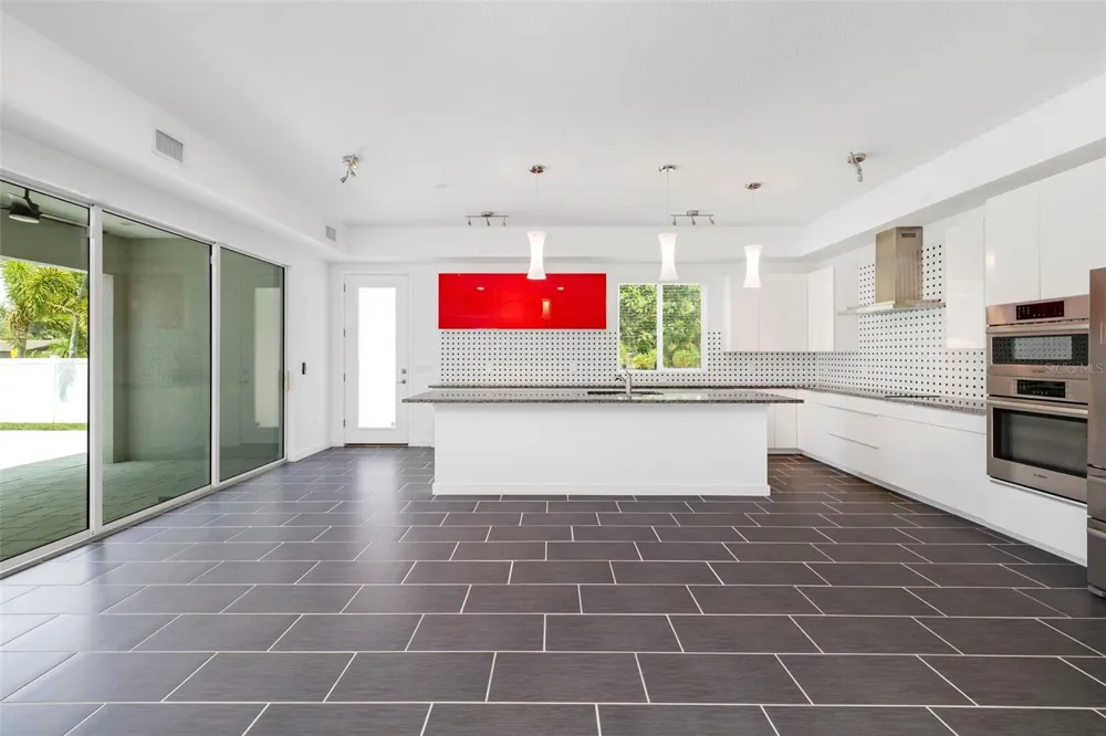4524 RIVERWOOD AVENUE Sarasota, FL 34231