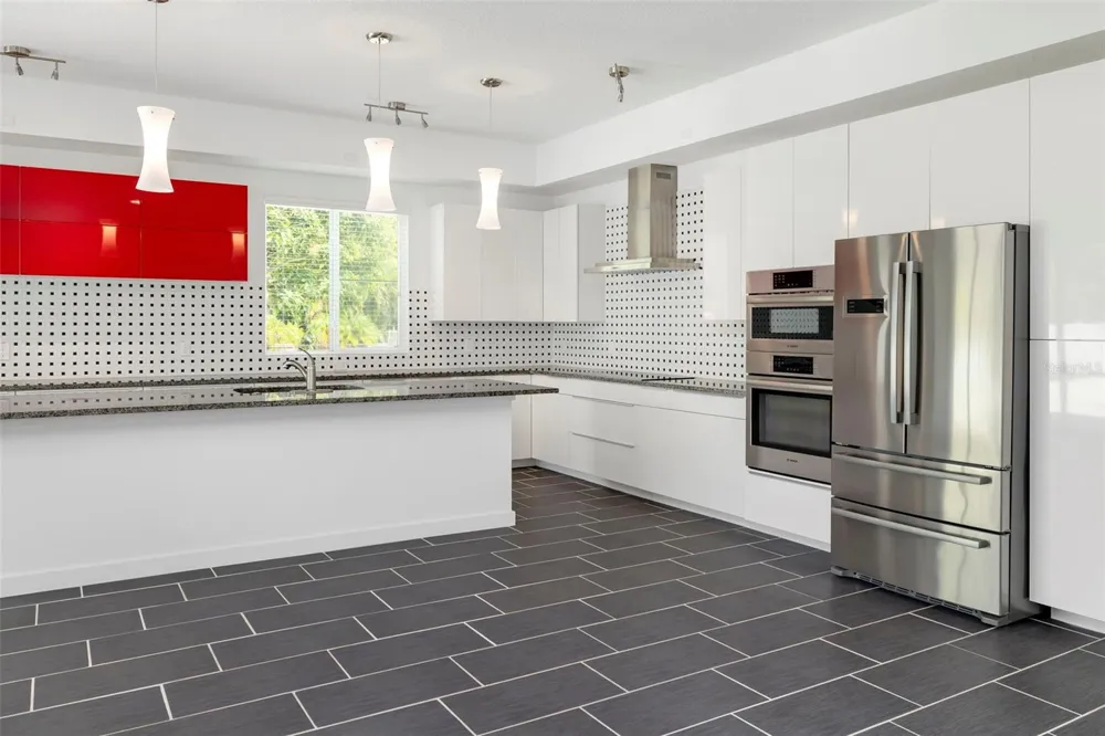 4524 RIVERWOOD AVENUE Sarasota, FL 34231